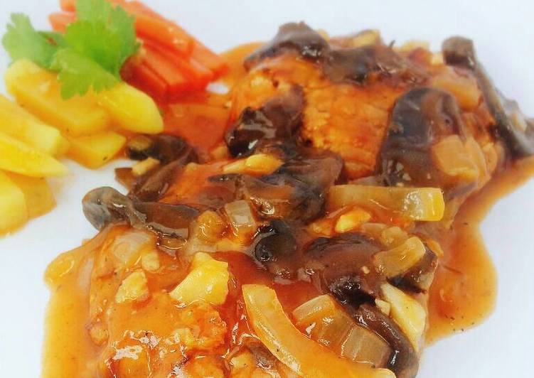 Steak Tempe with mushroom sauce
