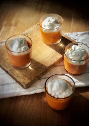 Una foto de Mousse de palosanto (caqui/kaki) en vasitos