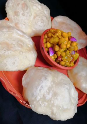 লুচি ঘুঘনি(Luchi ghugni recipe in Bengali) রেসিপির প্রধান ছবি