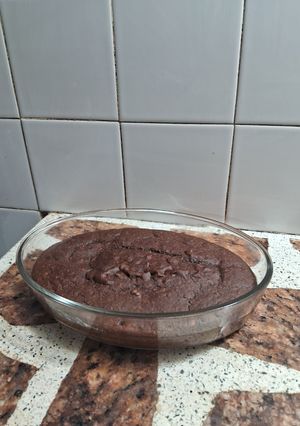 Una foto de Bizcochuelo saludable de cacao y mantequilla de maní,coco sin harina