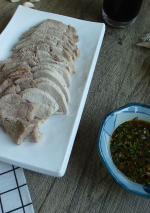 【電鍋料理】塔香蒜泥白肉 的食譜成品照片