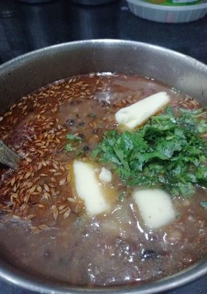 A picture of Daal Makhani dhaba style.