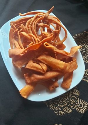 A picture of Ribbon Pakodas.