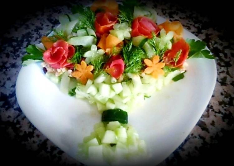 Salad in the shape of a bouquet of flowers