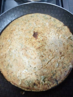 Una foto de Tortilla de calabacín brócoli y coliflor