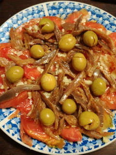 Una foto de Tomate huertudo con anchoas