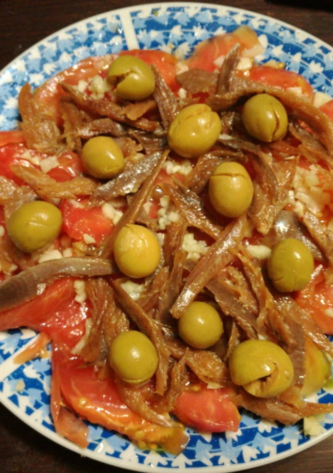 Una foto de Tomate huertudo con anchoas