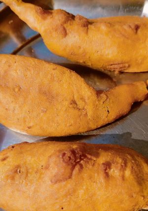 A picture of Mirchi vada.