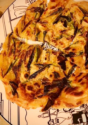 Une photo de Pajeon « crêpe coréenne à la ciboule »