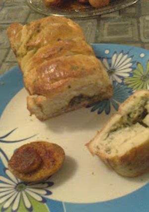 A picture of Cheesy Coriander Bread.