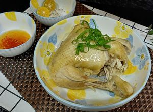 Hình của món Gà luộc bằng nồi cơm điện, vừa tiện vừa ngon.