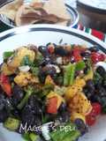 Ensalada de frijol negro, mango y chile de árbol molido