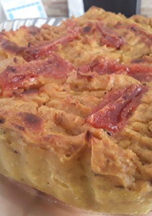 Una foto de Torta de plátano maduro con queso y bocadillo🥧🍮🍌🧀🥚🍳🧀🍌🍮🥧