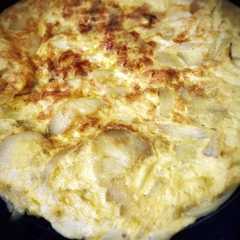 Una foto de Tortilla de patatas con cebolla