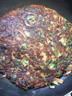Una foto de Tortilla espinaca y cebolla