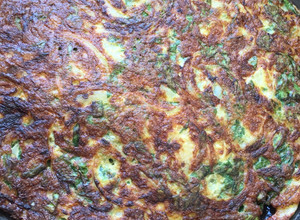 Una foto de Tortilla espinaca y cebolla