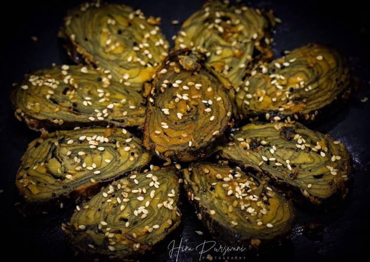 Patra | Spicy Colocassia leaves layered and steamed