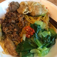 A picture of Mie ayam - Chicken noodle.