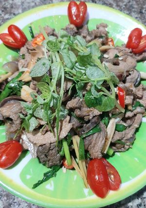Hình của món Thịt lợn rừng xào sa tế siu cay.