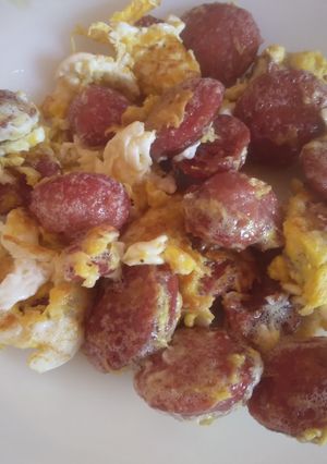 Una foto de Chorizo con huevo
