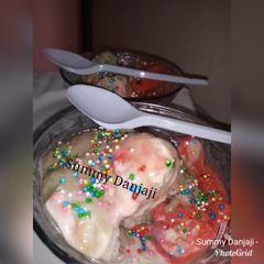 A picture of 3 flavors ice cream.