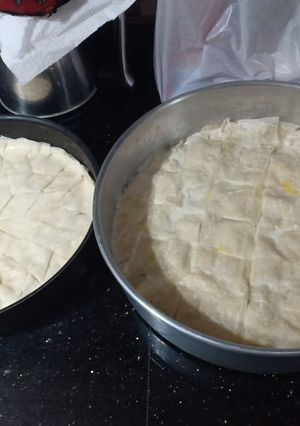 صورة لوصفة جلاش حلو(بقلاوة) وحادق(جبنه وزيتون) 😋👌