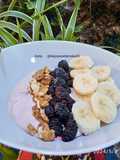 Bowl 🥣 banane 🍌 yaourt, mûre violette 🍇 et noix