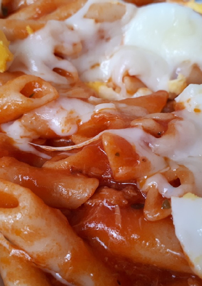 Una foto de Macarrones gratinados con atún y huevo