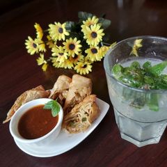Veg spring roll A picture of Veg spring roll.