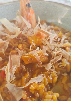 Foto principal de Arroz cremoso de calamares, katsuobushi, y langostinos
