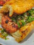 Choripan con chimichurri