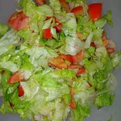 Una foto de Ensalada fresca y clásica