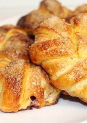 Фото Слоеные булочки с вишней (как красиво завернуть).