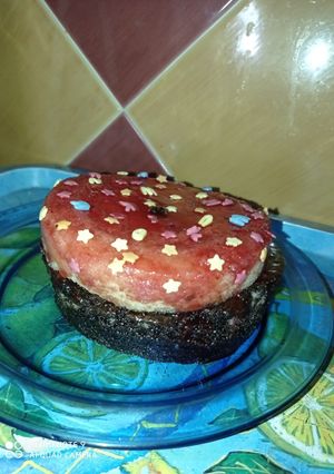 Una foto de Bizcocho de yogur con salsa dulces