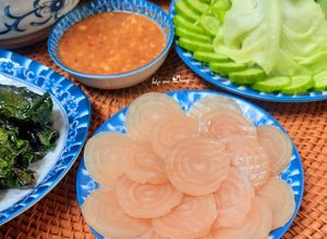 Hình của món Da heo luộc chấm mắm nêm.