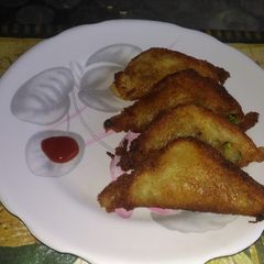 A picture of Bread samosa.