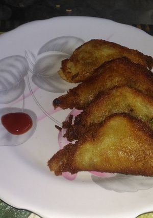 A picture of Bread samosa.