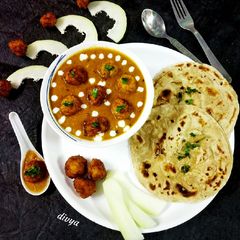 A picture of Raw papaya kofta curry.