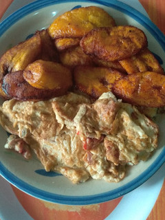 A picture of Fried plantain (dodo) and egg.