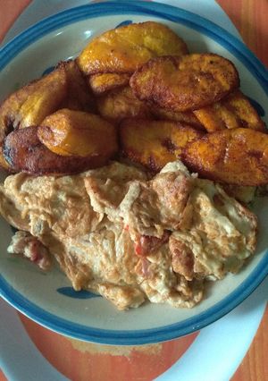 A picture of Fried plantain (dodo) and egg.
