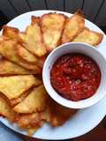 Nachos con salsa piccante