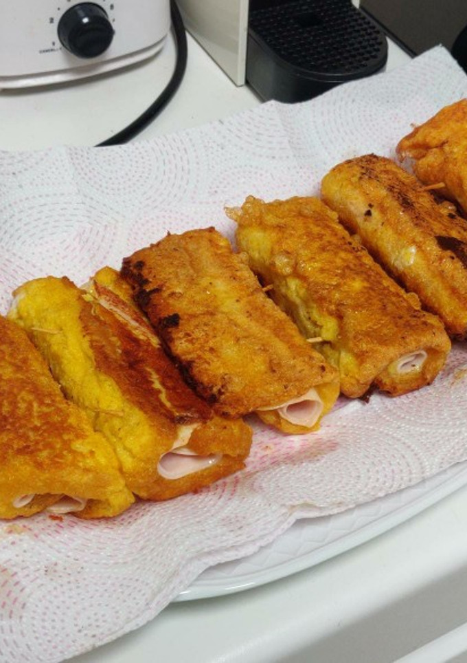 Una foto de Rollitos de pan de molde con pavo y queso