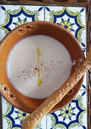 Una foto de Crema de coliflor, papa y manzana🍎🌼🥔
