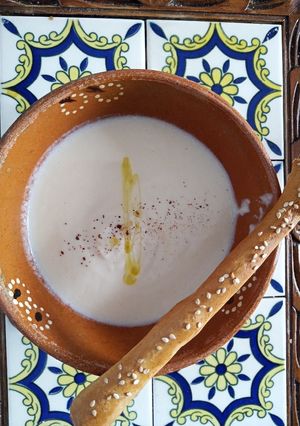 Una foto de Crema de coliflor, papa y manzana🍎🌼🥔