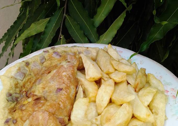 Olden chips with pan egg