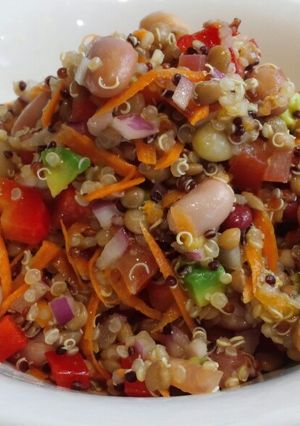 Una foto de Ensalada de 4 legumbres y quinoa