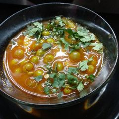 A picture of Matar aloo.