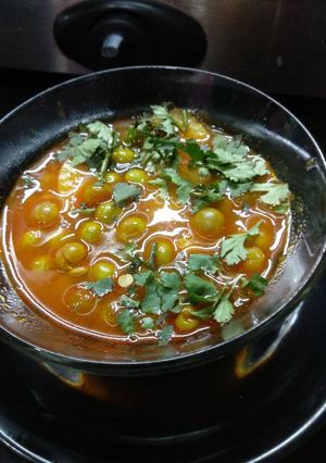 A picture of Matar aloo.