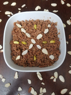 ખારેક નો હલવો(Kharek no halwo recipe in Gujarati) રેસીપી મુખ્ય ફોટો