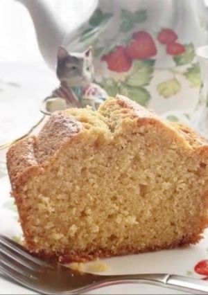 A picture of Einkorn Maple orange loaf cake.